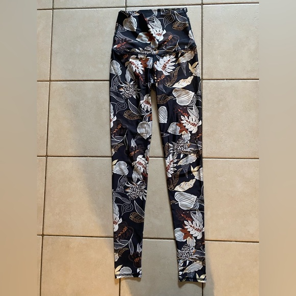 Emily Hsu women’s leggings. Size Medium. Only worn once! - Picture 1 of 4